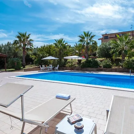 Beatrice 8 Villa